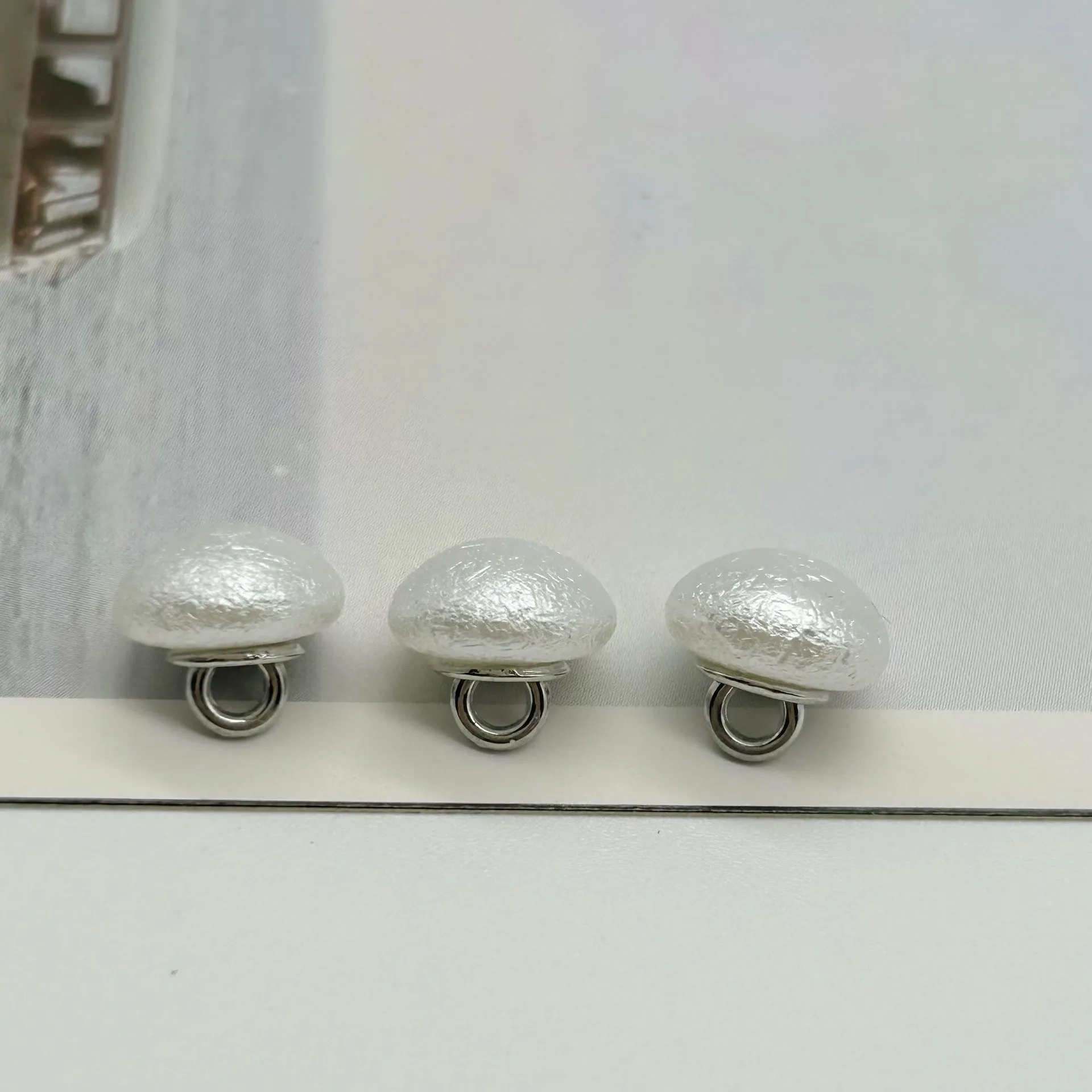 10mm Round Wrinkled Pearl Buttons and White Square Pearl Buttons 40pcs