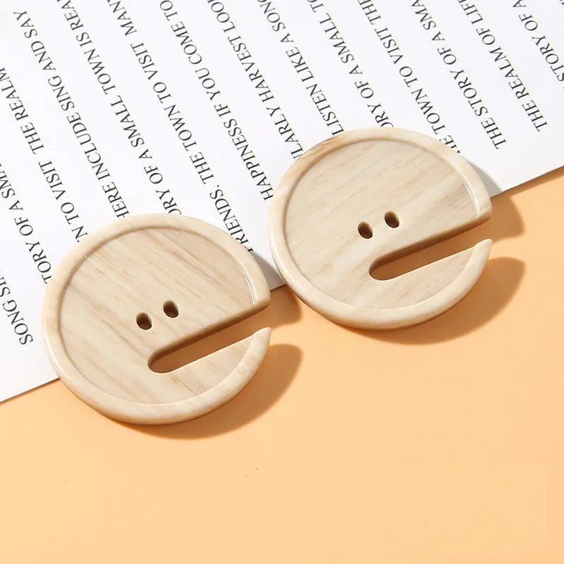 15-28mm Pac-Man Shaped Two-Hole Wood-Grain Resin Buttons 30 Pack