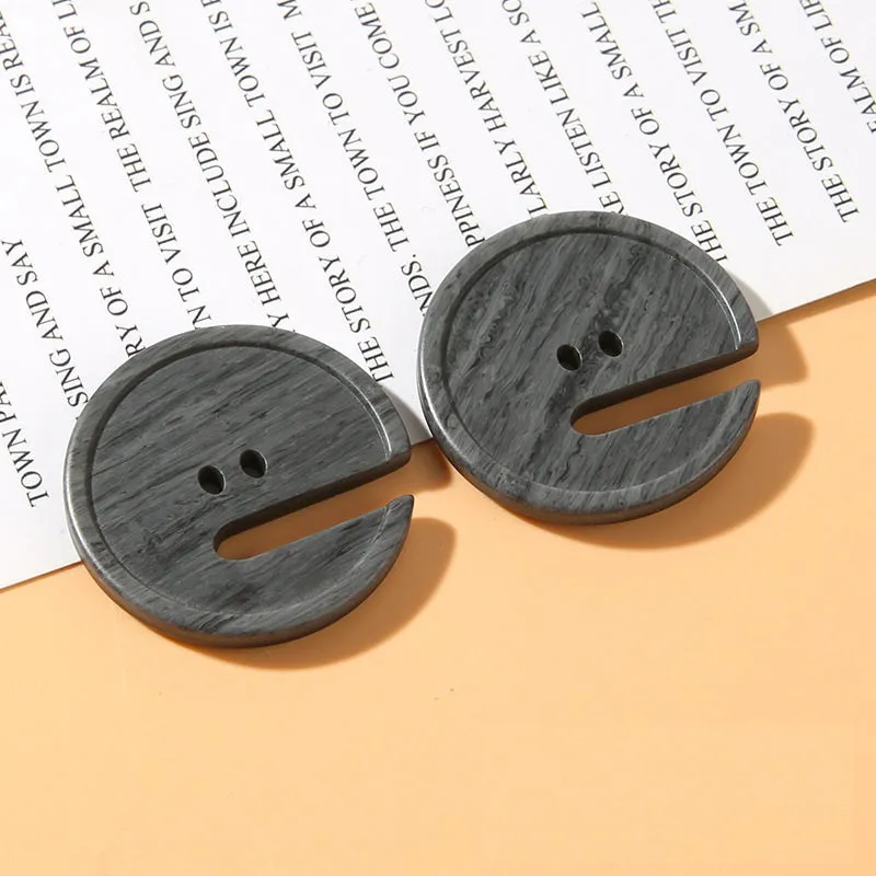15-28mm Pac-Man Shaped Two-Hole Wood-Grain Resin Buttons 30 Pack