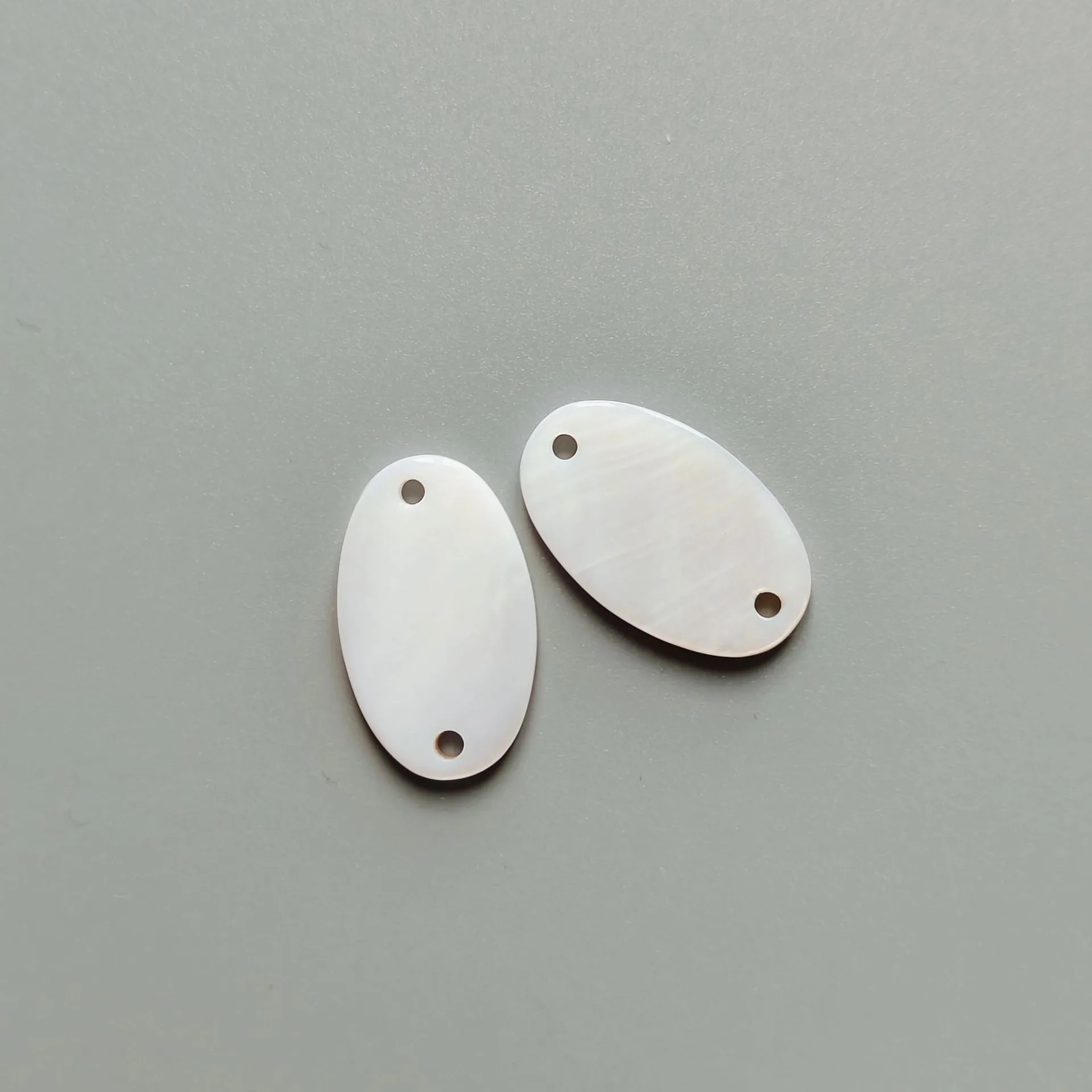 32/34L Natural White Oval Shell Buttons 20PCS