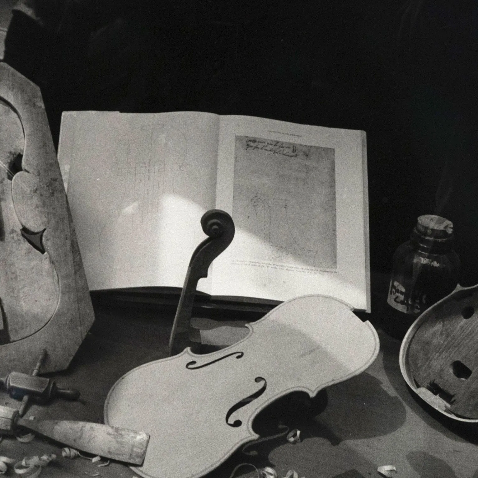 ANDRE KERTESZ "VIOLIN SHOP", 1984