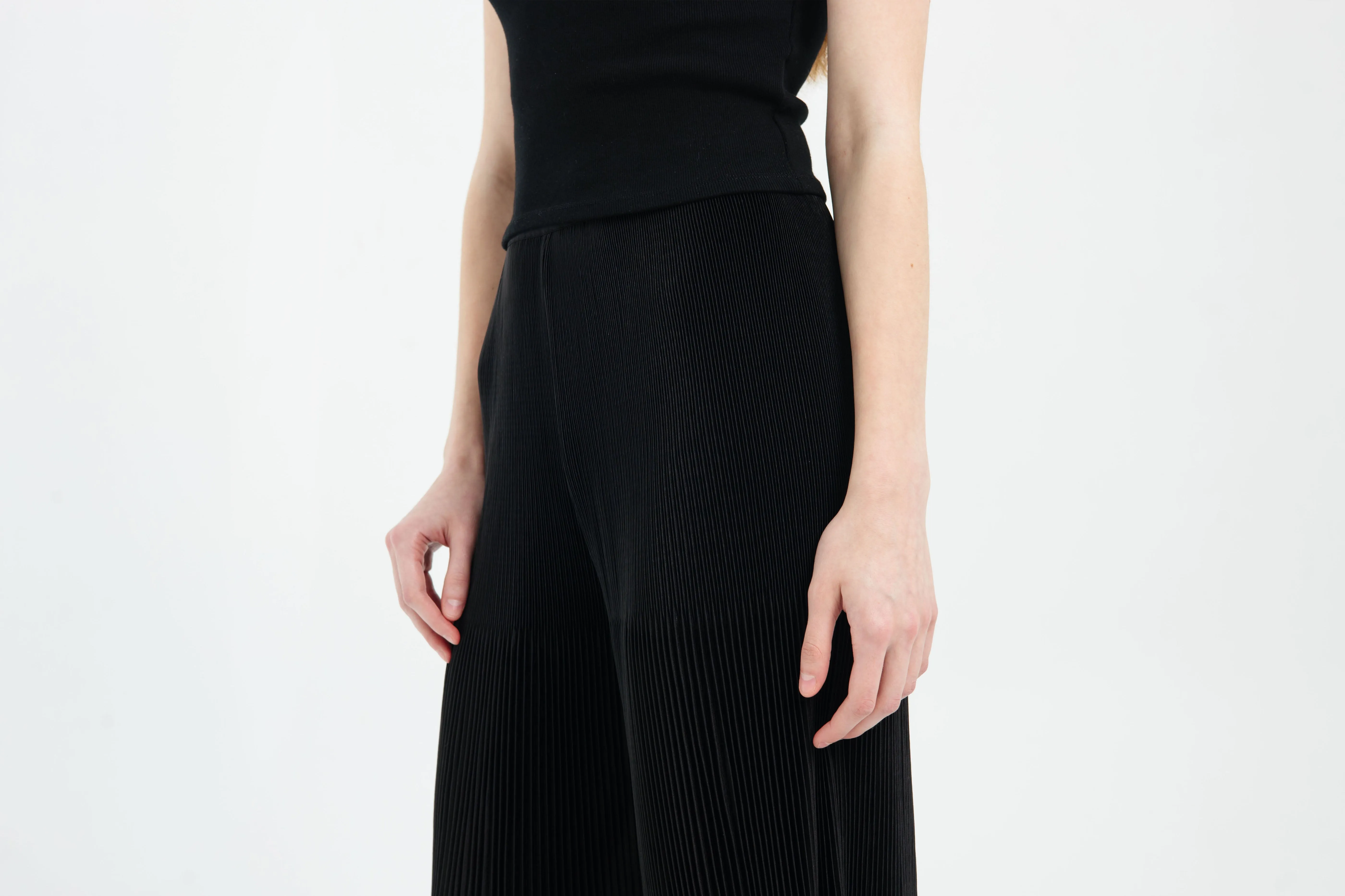 Black Aria Pleated Pants