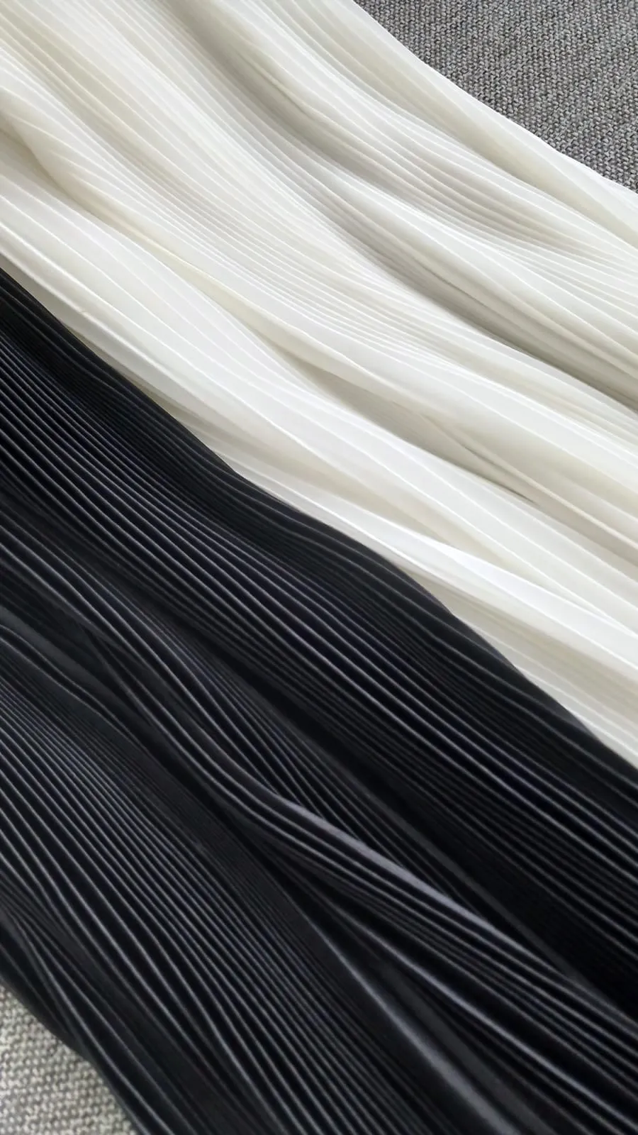 Black Aria Pleated Pants