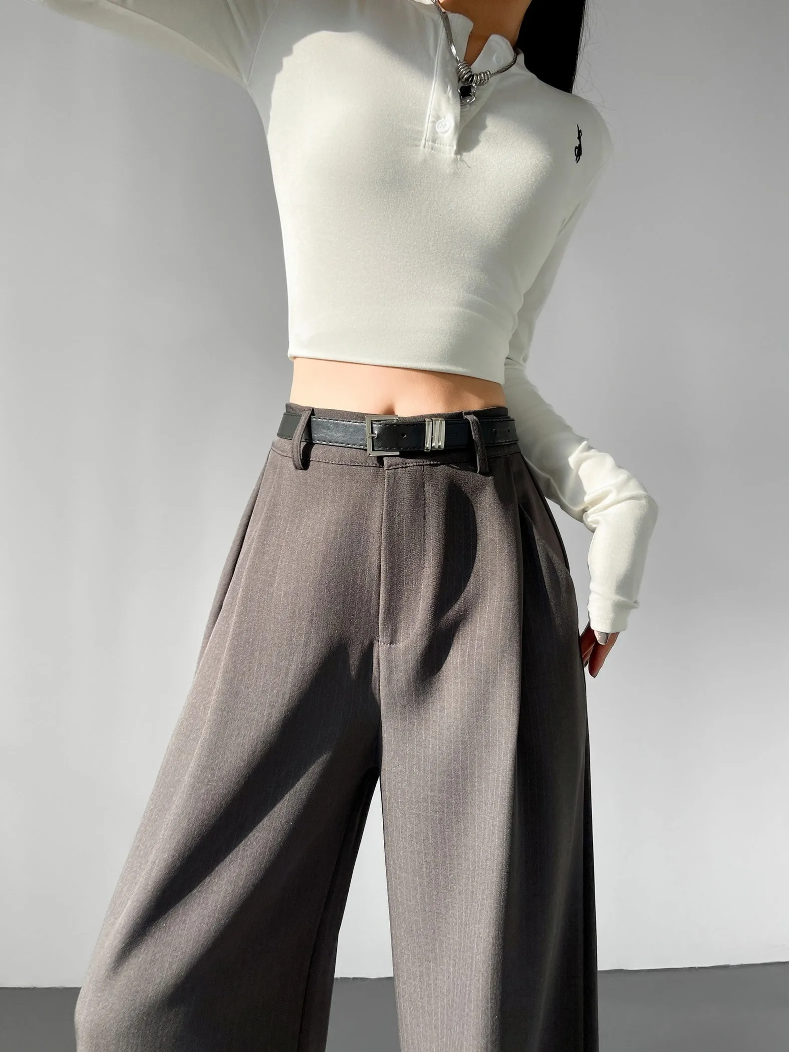 Breathable and Comfortable Stripe Pleated Pants for Casual Use