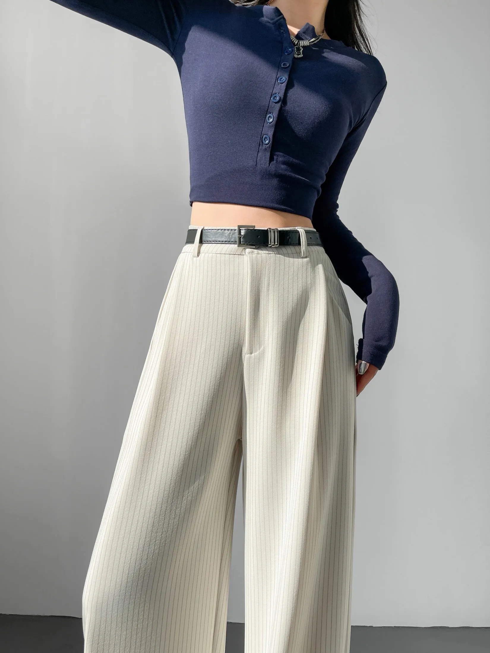 Breathable and Comfortable Stripe Pleated Pants for Casual Use