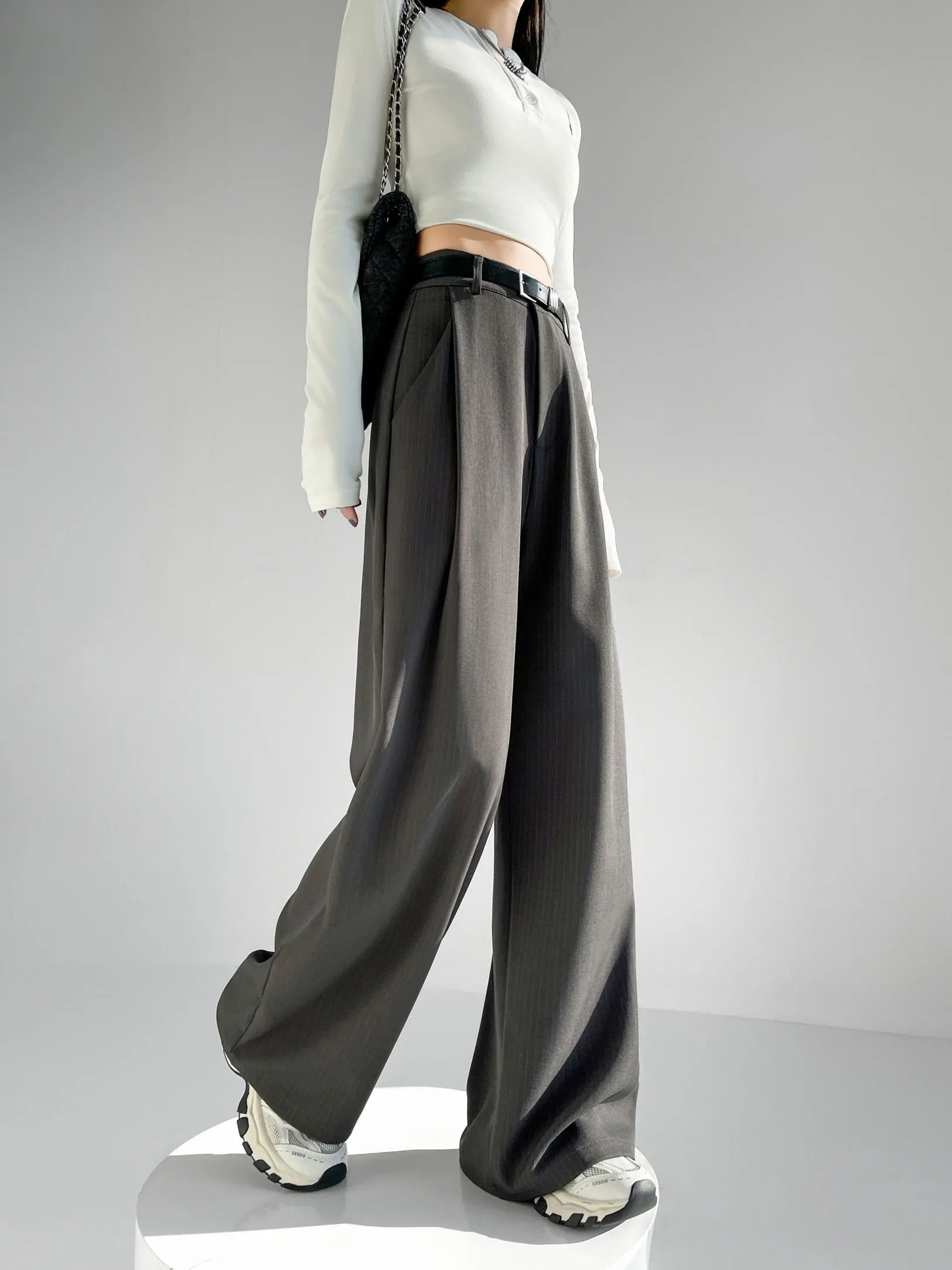 Breathable and Comfortable Stripe Pleated Pants for Casual Use
