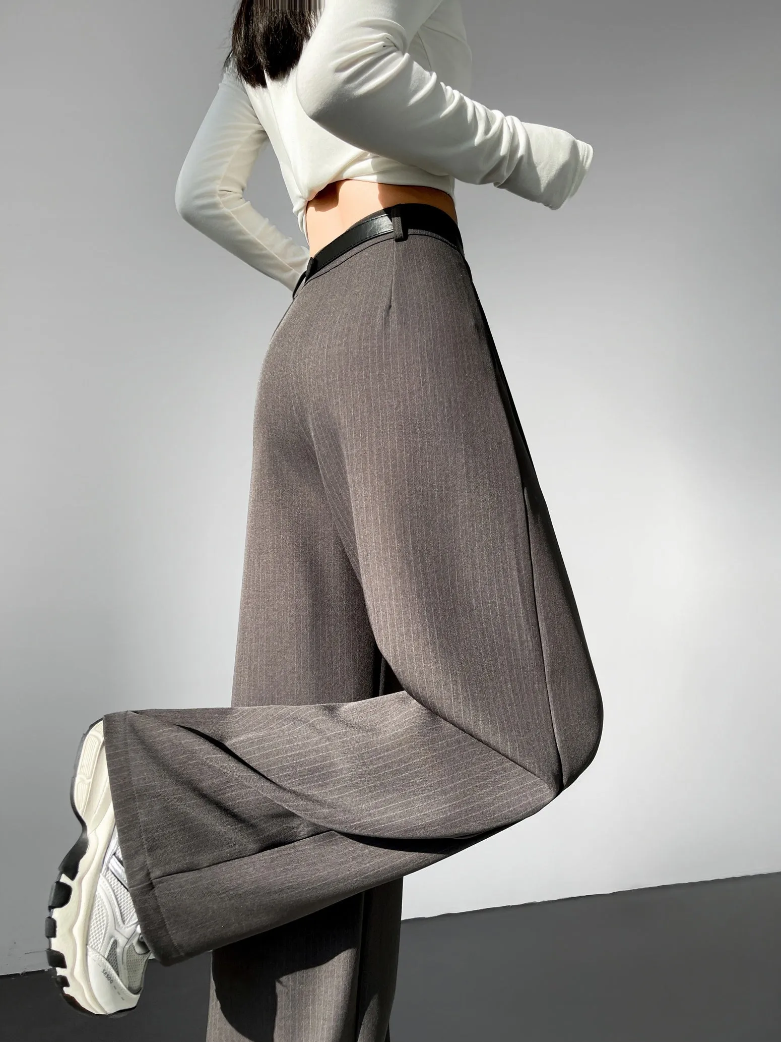 Breathable and Comfortable Stripe Pleated Pants for Casual Use