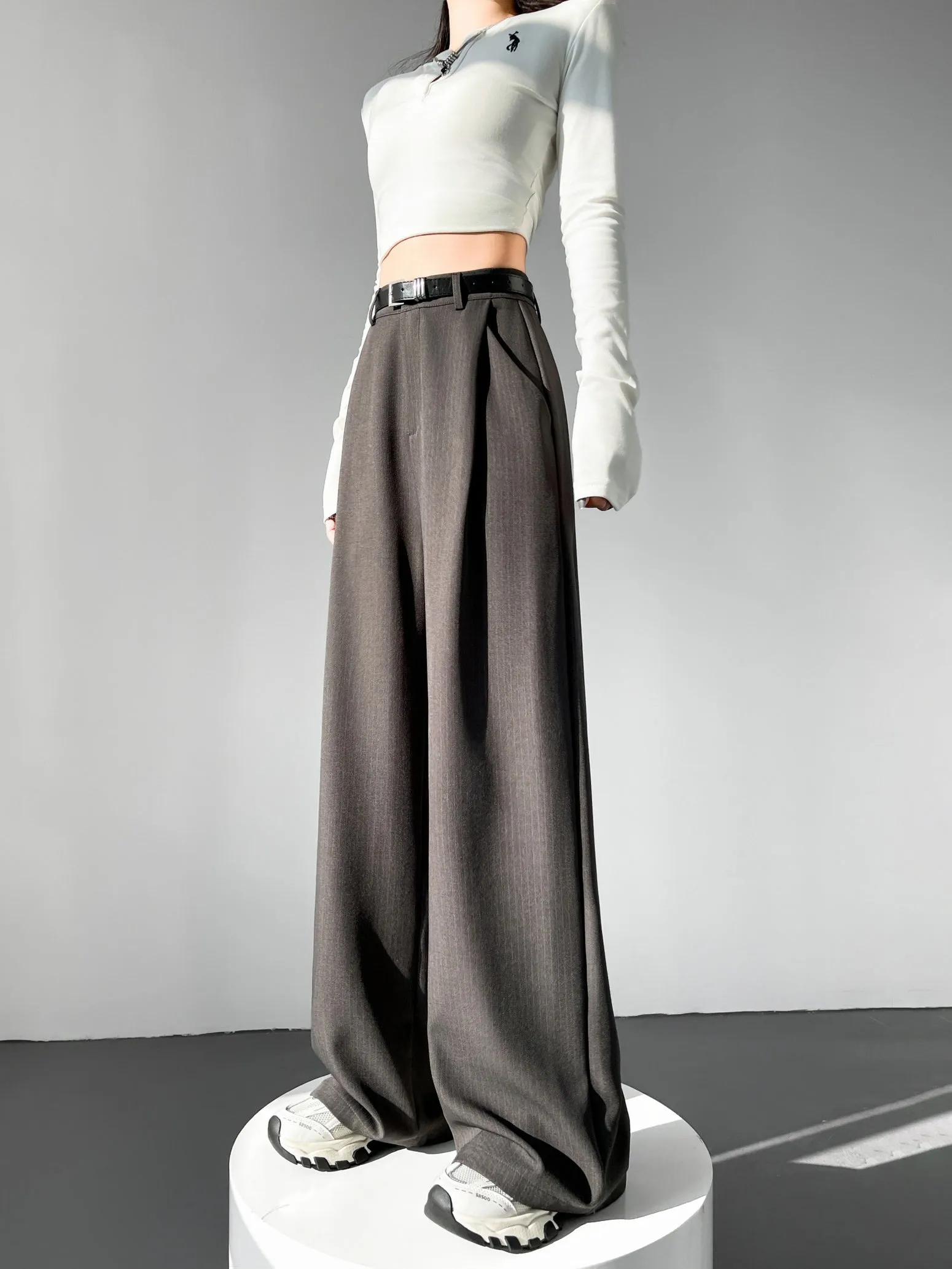 Breathable and Comfortable Stripe Pleated Pants for Casual Use