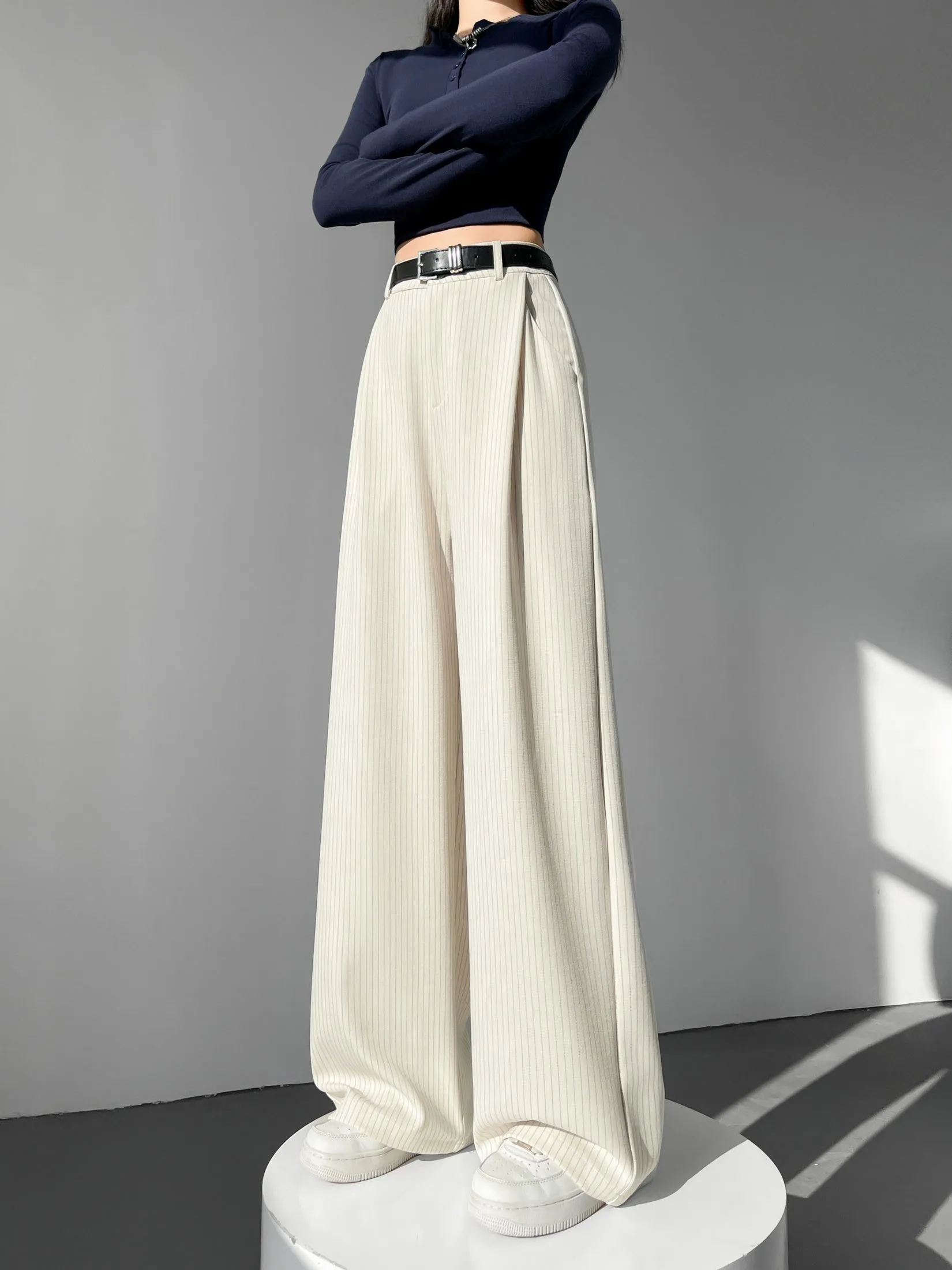 Breathable and Comfortable Stripe Pleated Pants for Casual Use