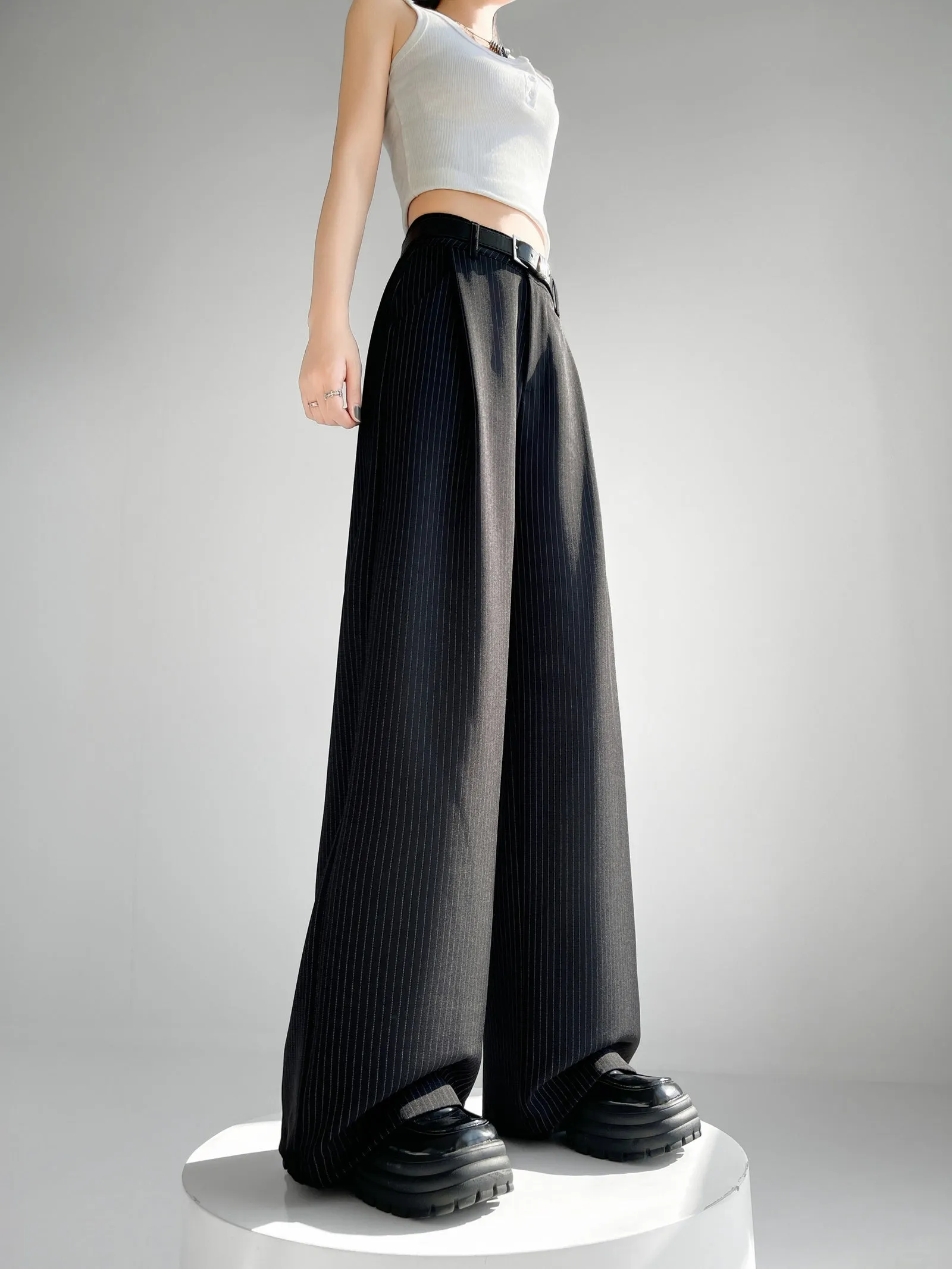 Breathable and Comfortable Stripe Pleated Pants for Casual Use