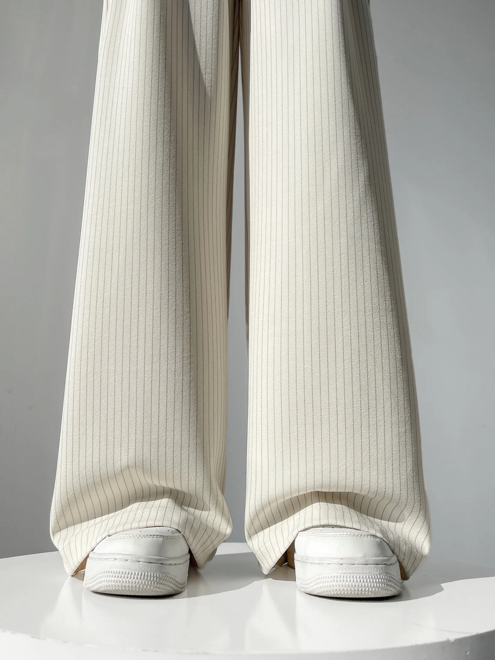 Breathable and Comfortable Stripe Pleated Pants for Casual Use