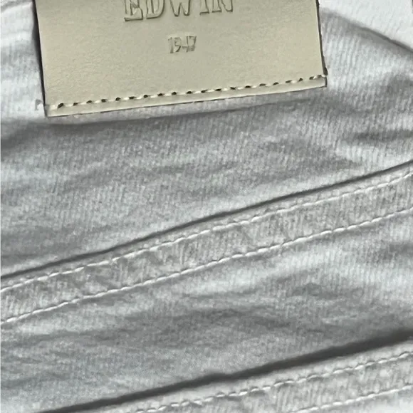 Edwin, Size 30, white, Bound Marli Ankle, Button Fly Pants. NWT @D17