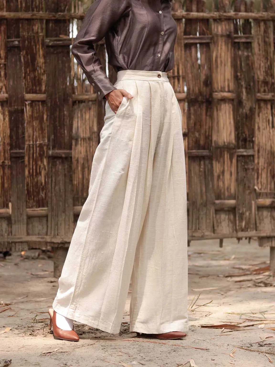 Eri Silk Easy pleated pants with cross pockets.