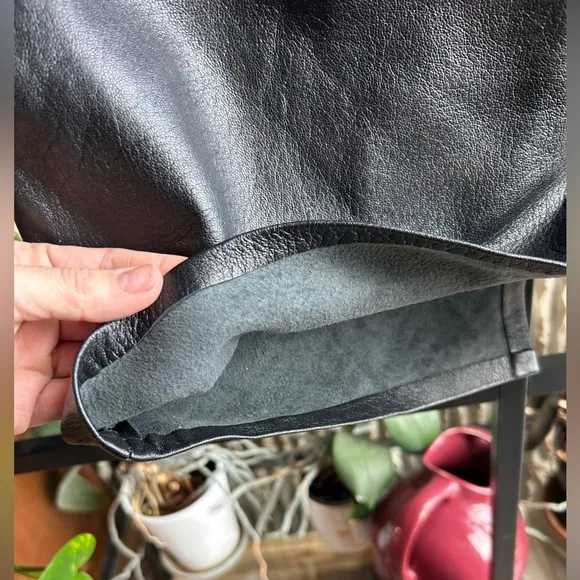 Firenze Vintage Black leather pencil skirt