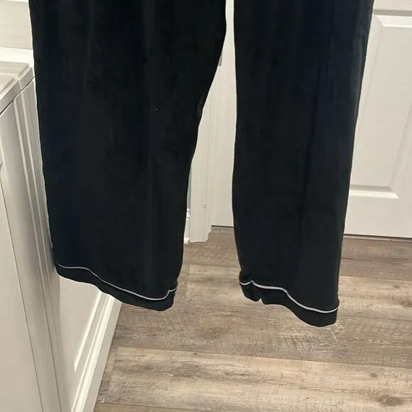 HOUSE OF HARLOW 1960 Velour 2 Piece Pajama Set, Black with White Pipping, Size L