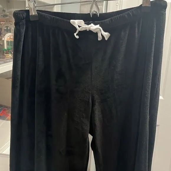 HOUSE OF HARLOW 1960 Velour 2 Piece Pajama Set, Black with White Pipping, Size L