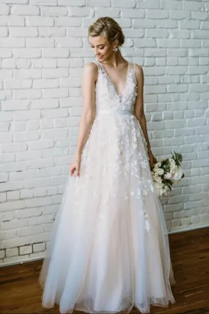 Lace Pearls Sleeveless Floral Wedding Dresses with V-neckline