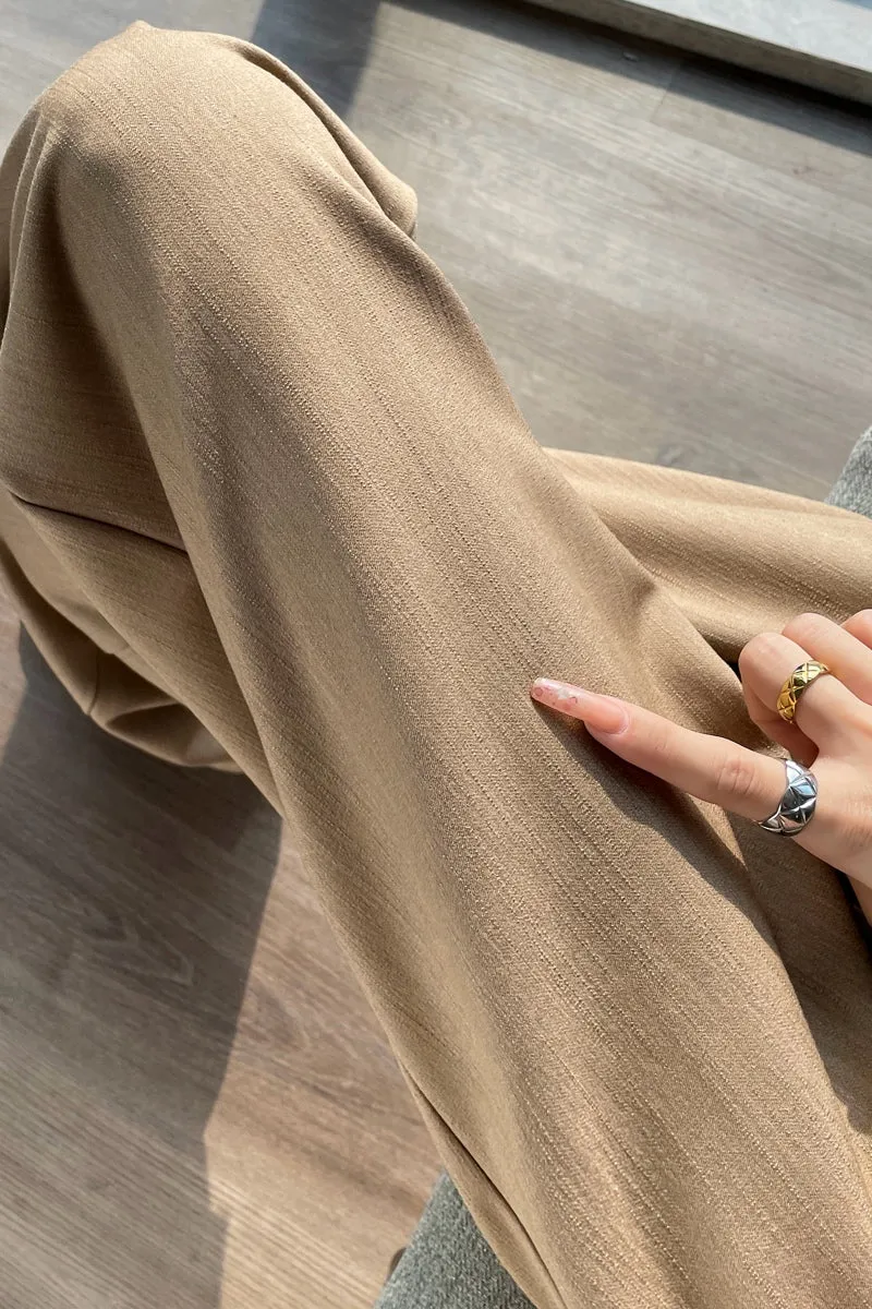 Lightweight and Breathable Women's Pleated Trousers for Everyday Wear