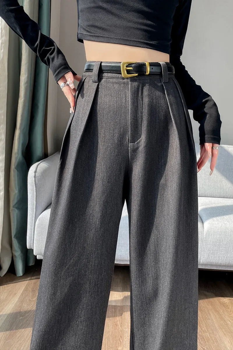 Lightweight and Breathable Women's Pleated Trousers for Everyday Wear