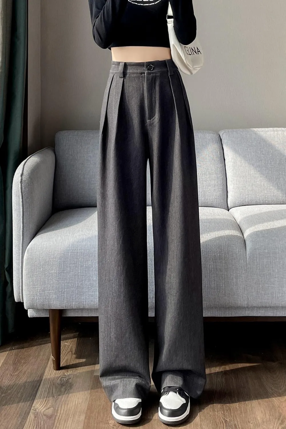 Lightweight and Breathable Women's Pleated Trousers for Everyday Wear