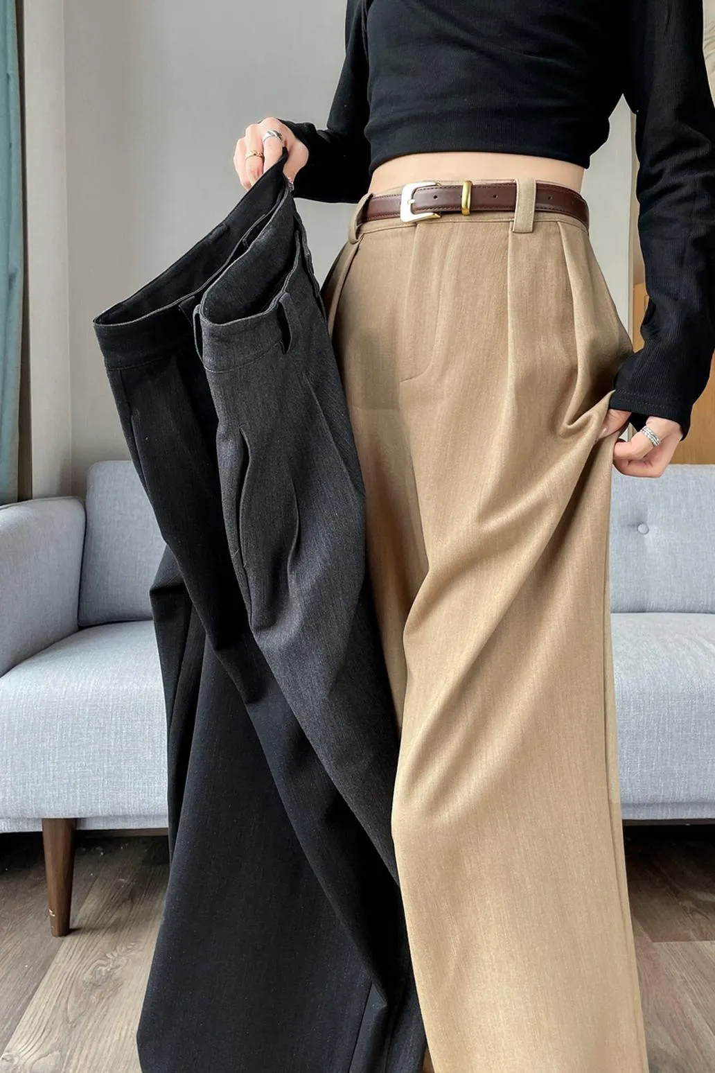 Lightweight and Breathable Women's Pleated Trousers for Everyday Wear