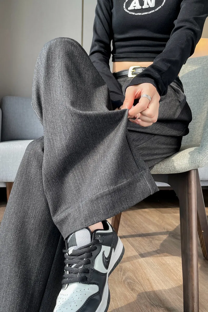 Lightweight and Breathable Women's Pleated Trousers for Everyday Wear