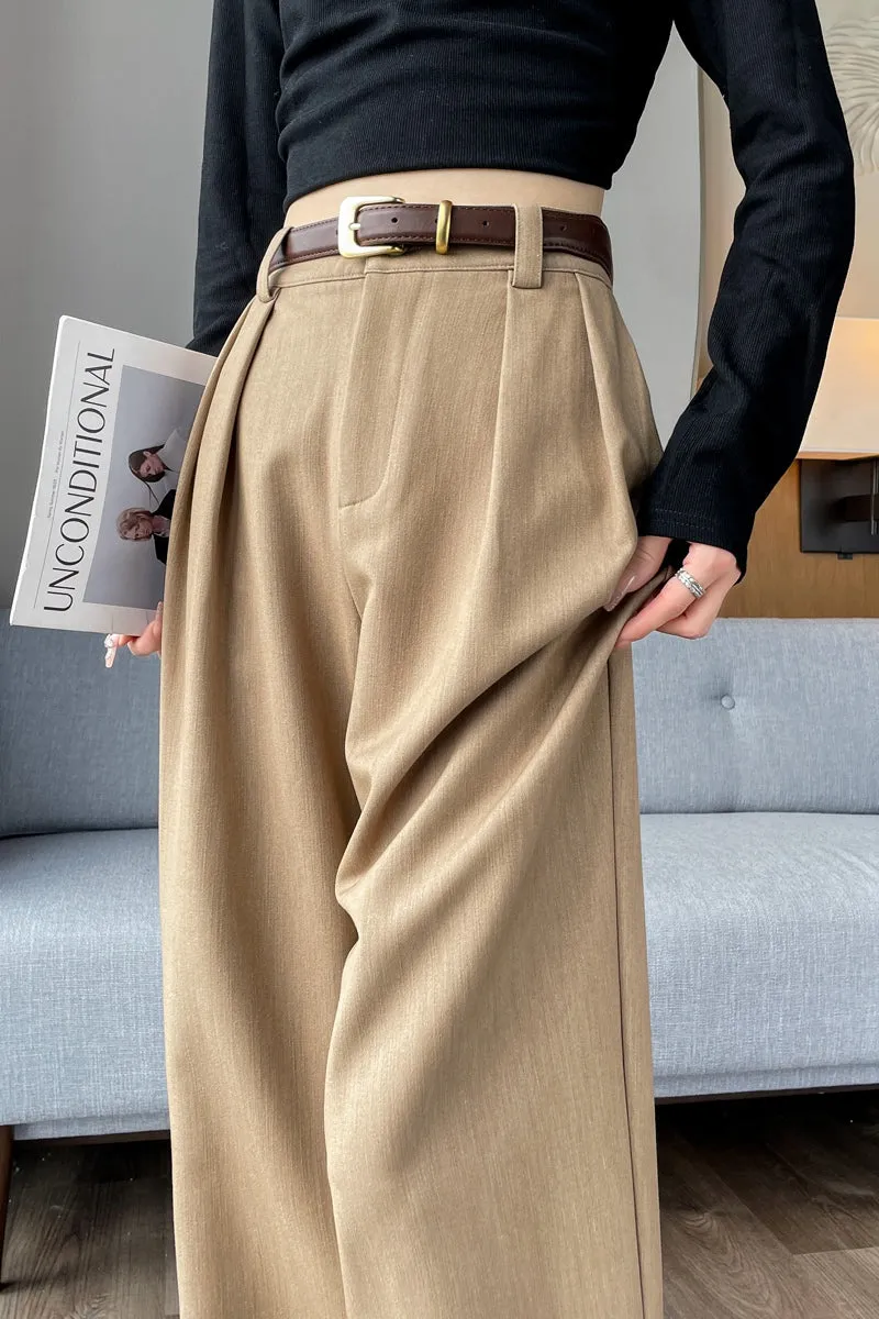 Lightweight and Breathable Women's Pleated Trousers for Everyday Wear