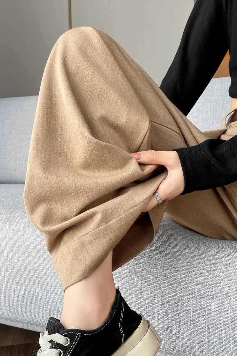 Lightweight and Breathable Women's Pleated Trousers for Everyday Wear