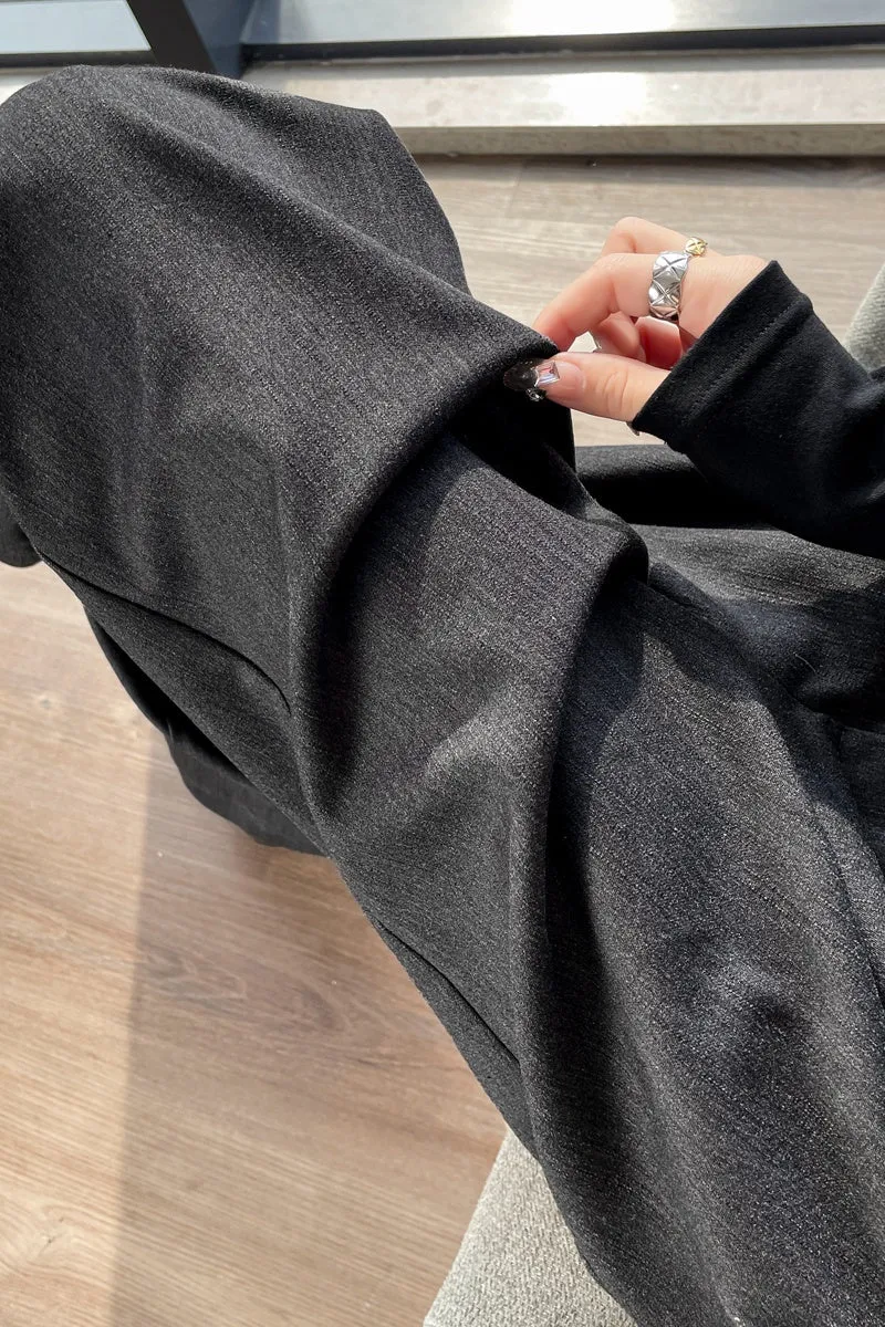 Lightweight and Breathable Women's Pleated Trousers for Everyday Wear