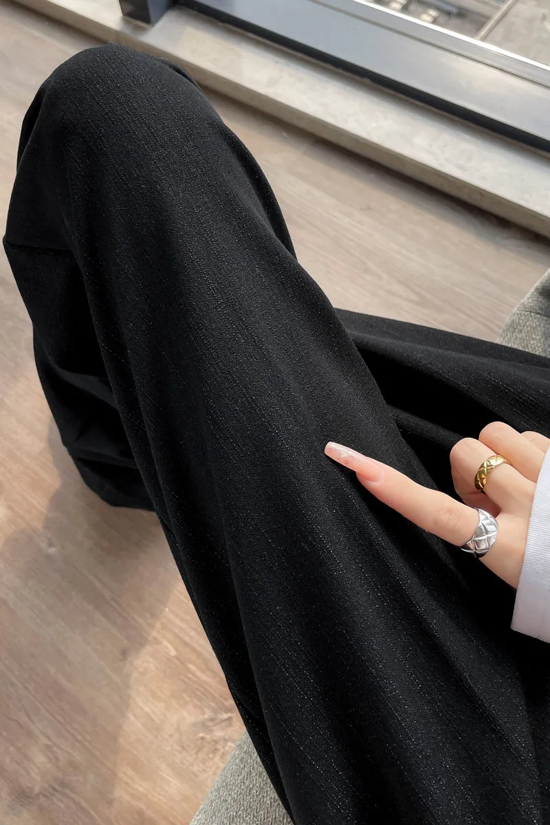 Lightweight and Breathable Women's Pleated Trousers for Everyday Wear