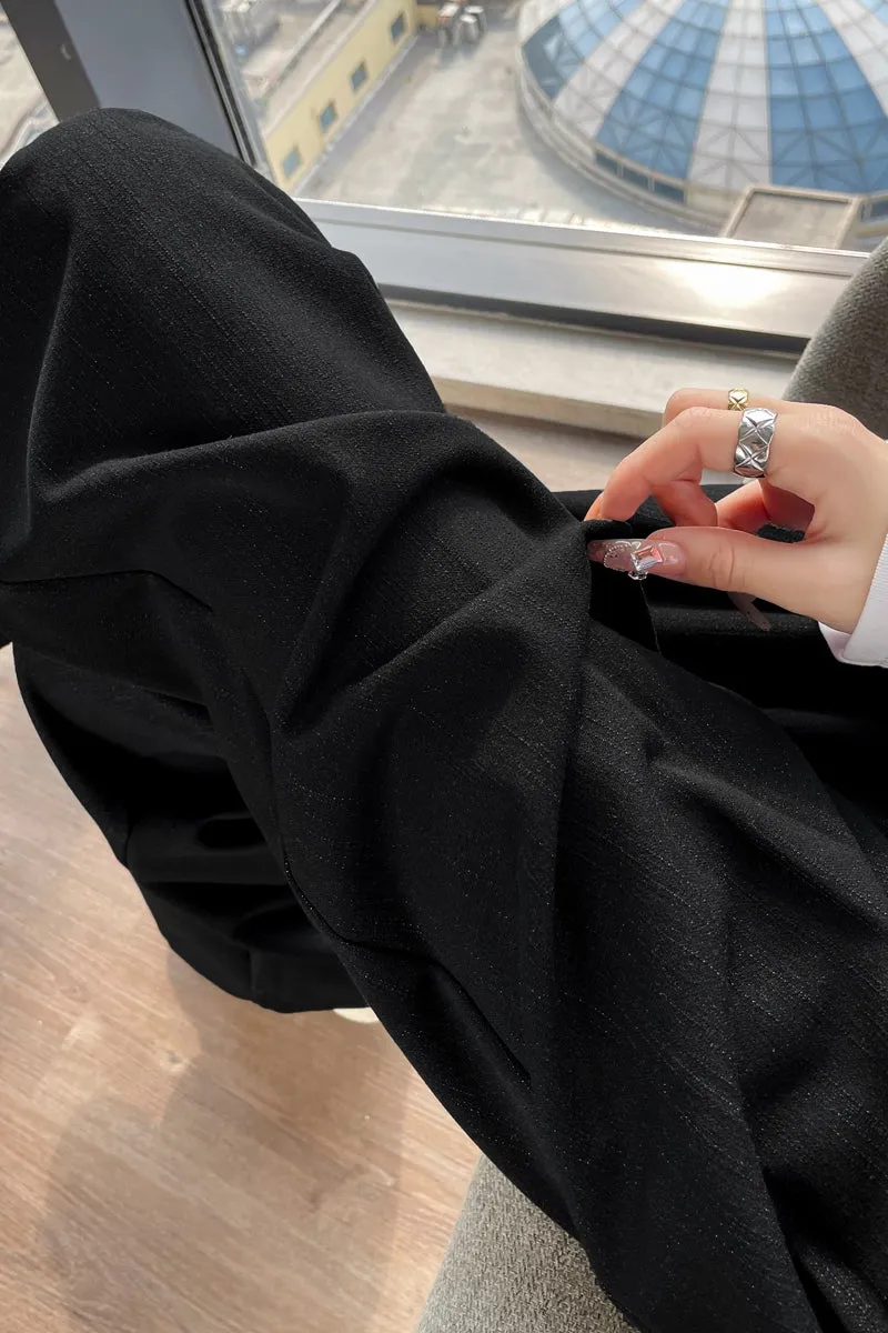 Lightweight and Breathable Women's Pleated Trousers for Everyday Wear
