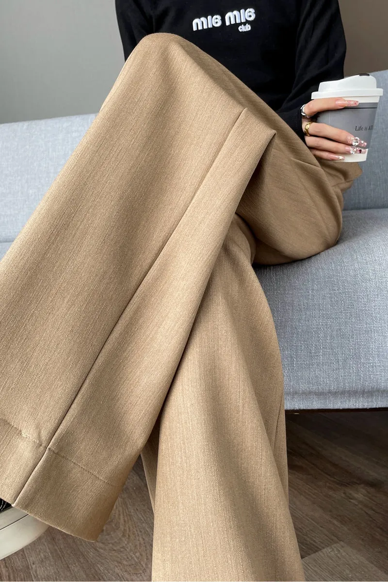 Lightweight and Breathable Women's Pleated Trousers for Everyday Wear
