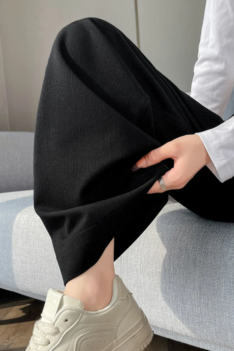 Lightweight and Breathable Women's Pleated Trousers for Everyday Wear
