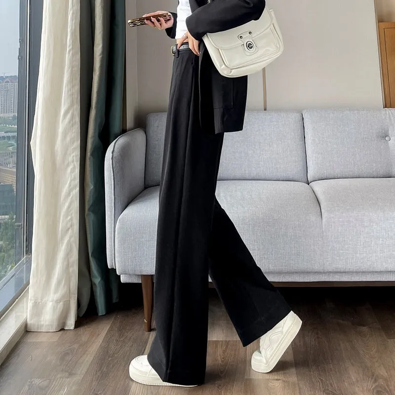 Lightweight and Breathable Women's Pleated Trousers for Everyday Wear