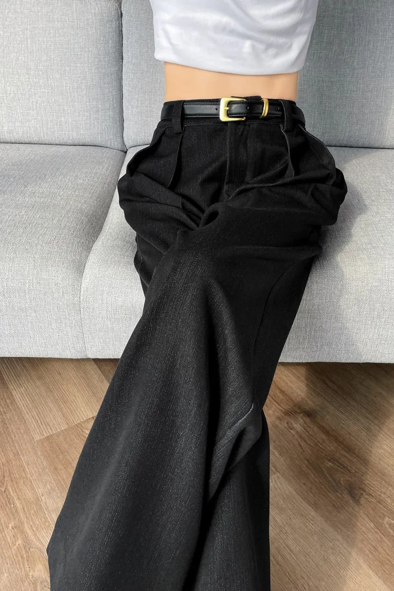 Lightweight and Breathable Women's Pleated Trousers for Everyday Wear