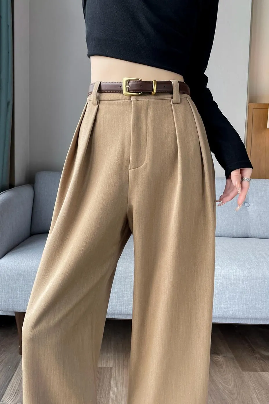 Lightweight and Breathable Women's Pleated Trousers for Everyday Wear