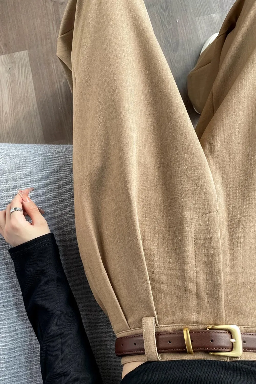 Lightweight and Breathable Women's Pleated Trousers for Everyday Wear
