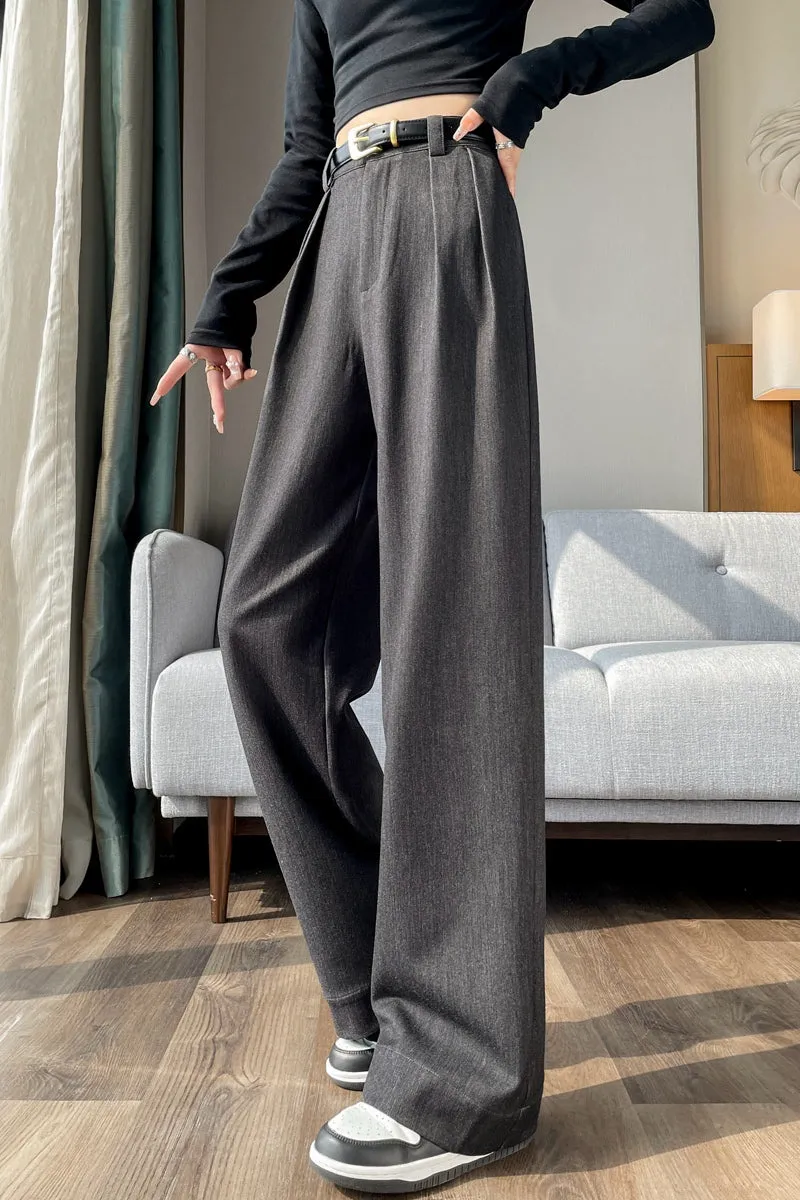 Lightweight and Breathable Women's Pleated Trousers for Everyday Wear