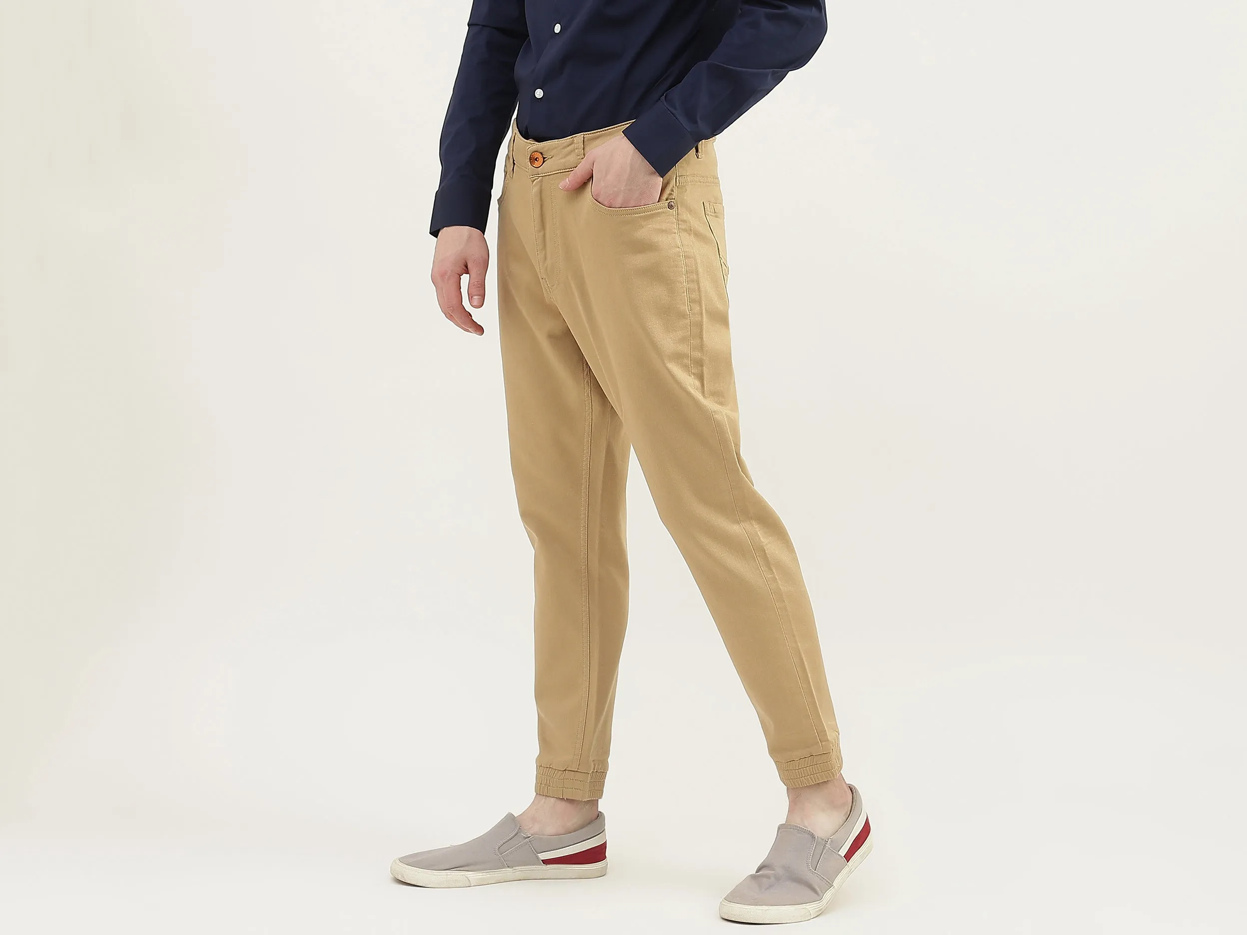 Men Solid Joggers Fit Trousers