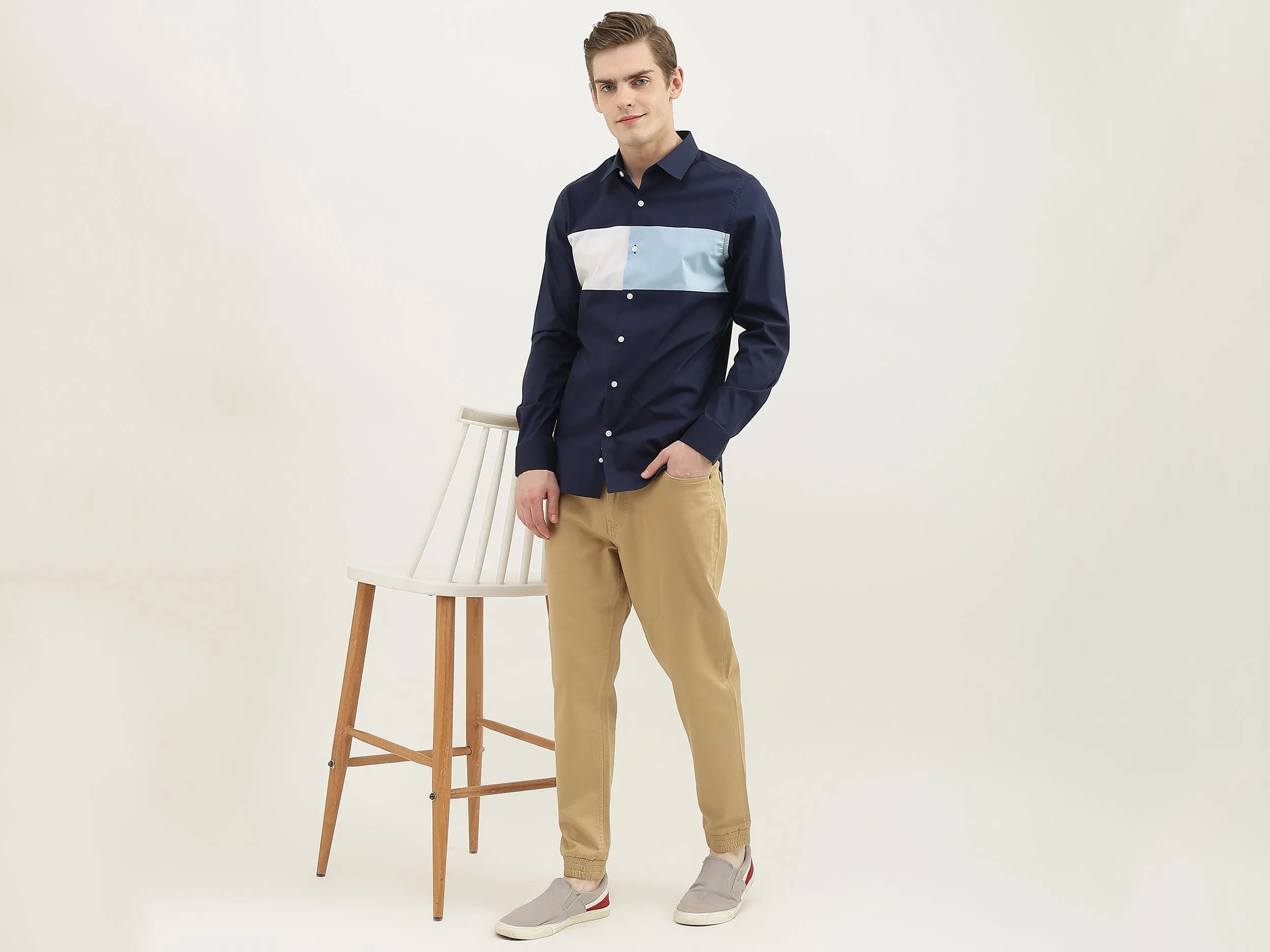 Men Solid Joggers Fit Trousers