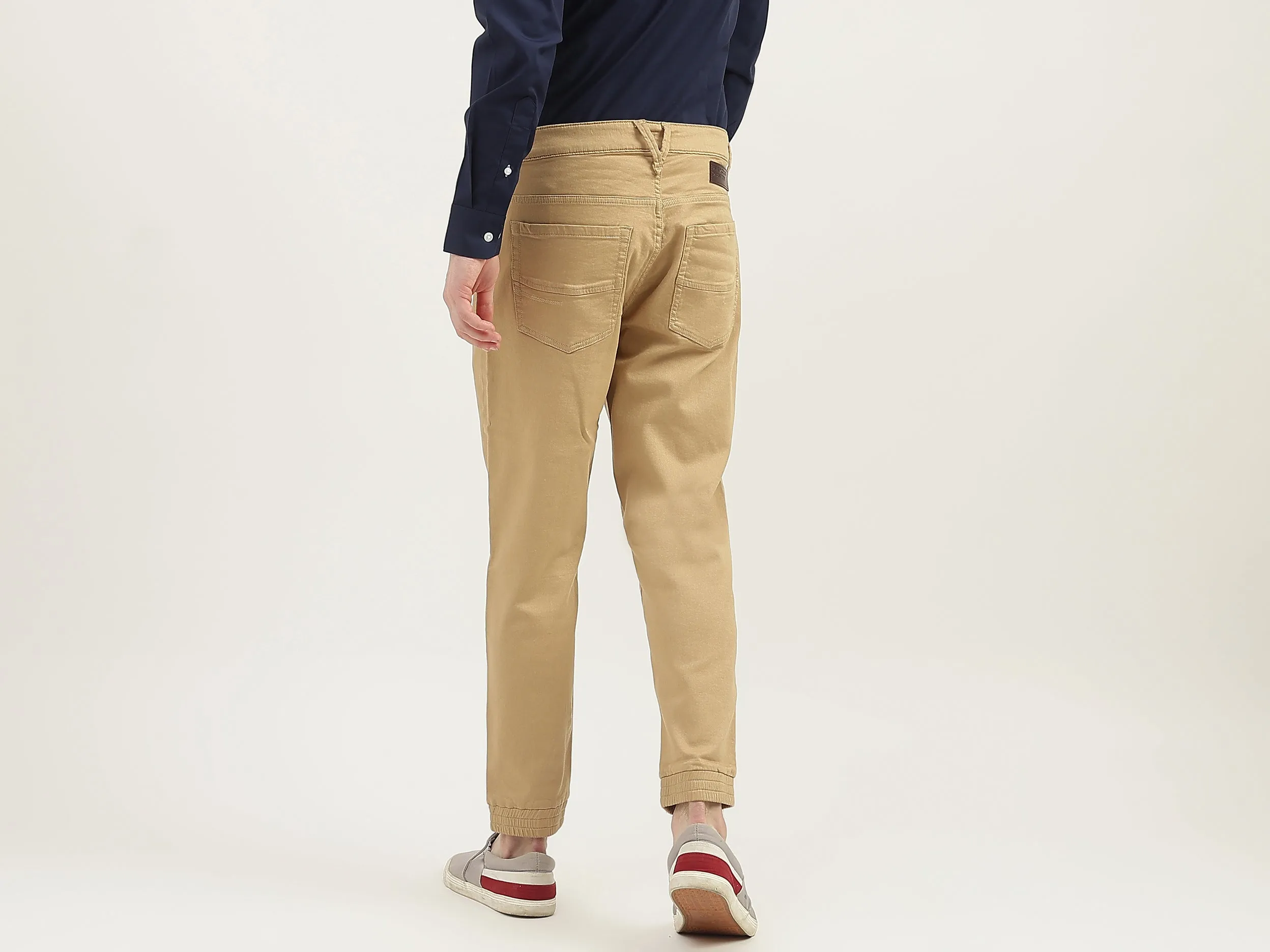 Men Solid Joggers Fit Trousers