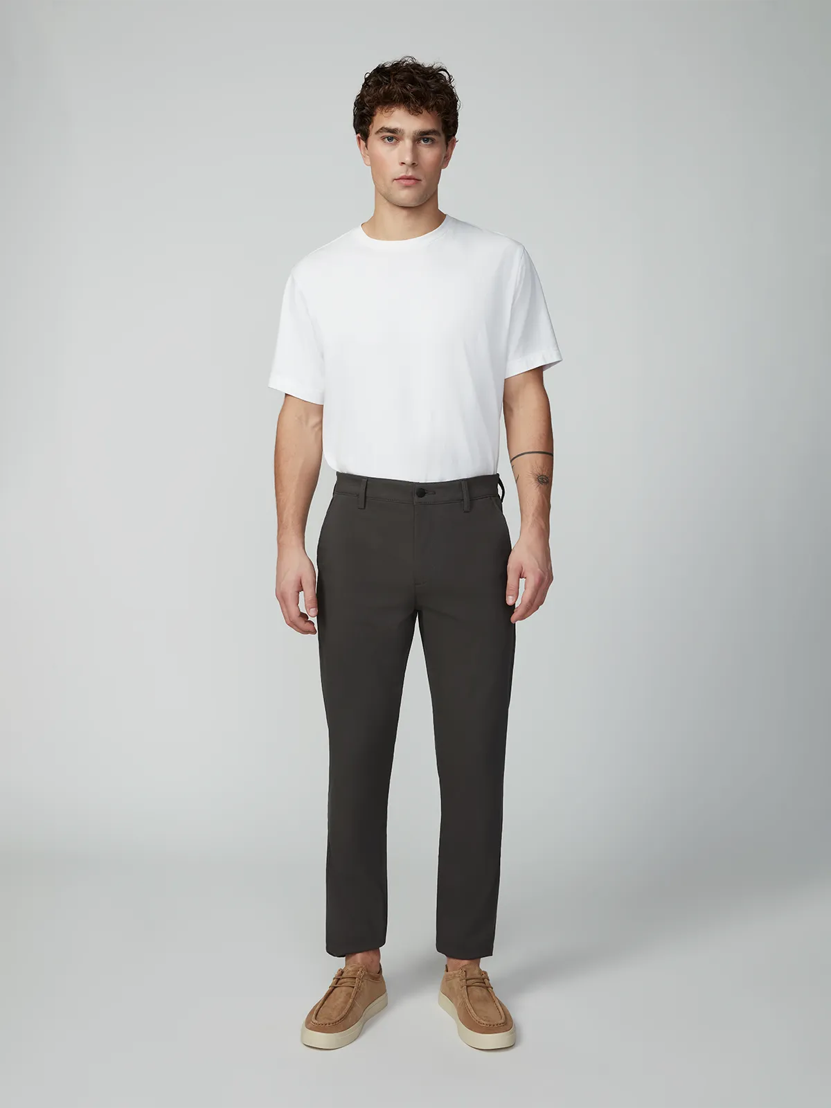 Men's Solid Bungee Relaxed Chino Pant