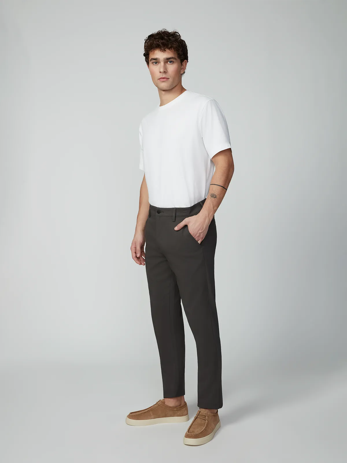 Men's Solid Bungee Relaxed Chino Pant
