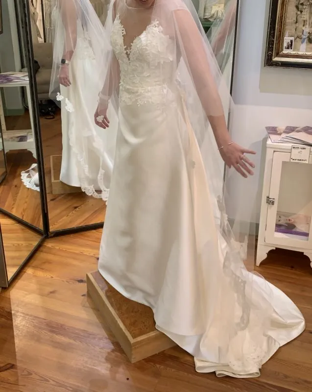Modern Trousseau Size 10 Nola Ivory Gown