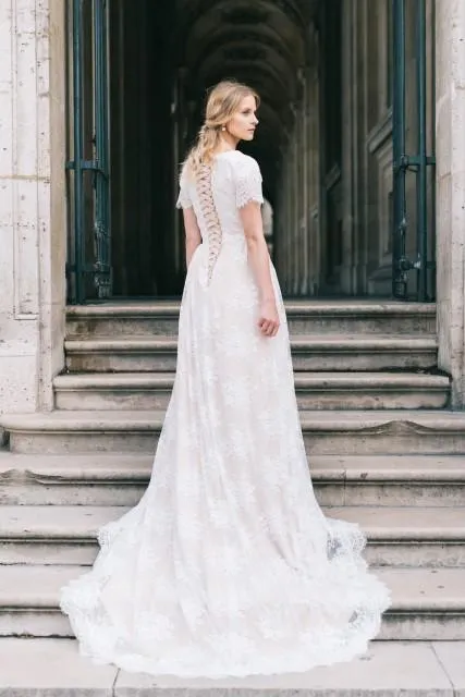 Modest V-neckline Lace Wedding Dresses Short Sleeves vestido de noiva de renda