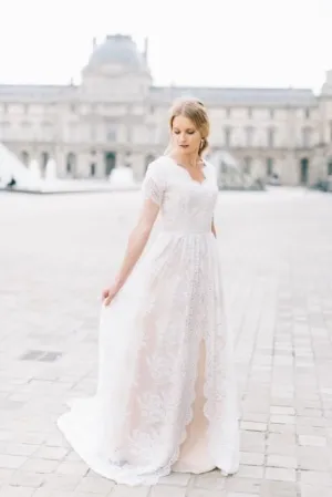 Modest V-neckline Lace Wedding Dresses Short Sleeves vestido de noiva de renda
