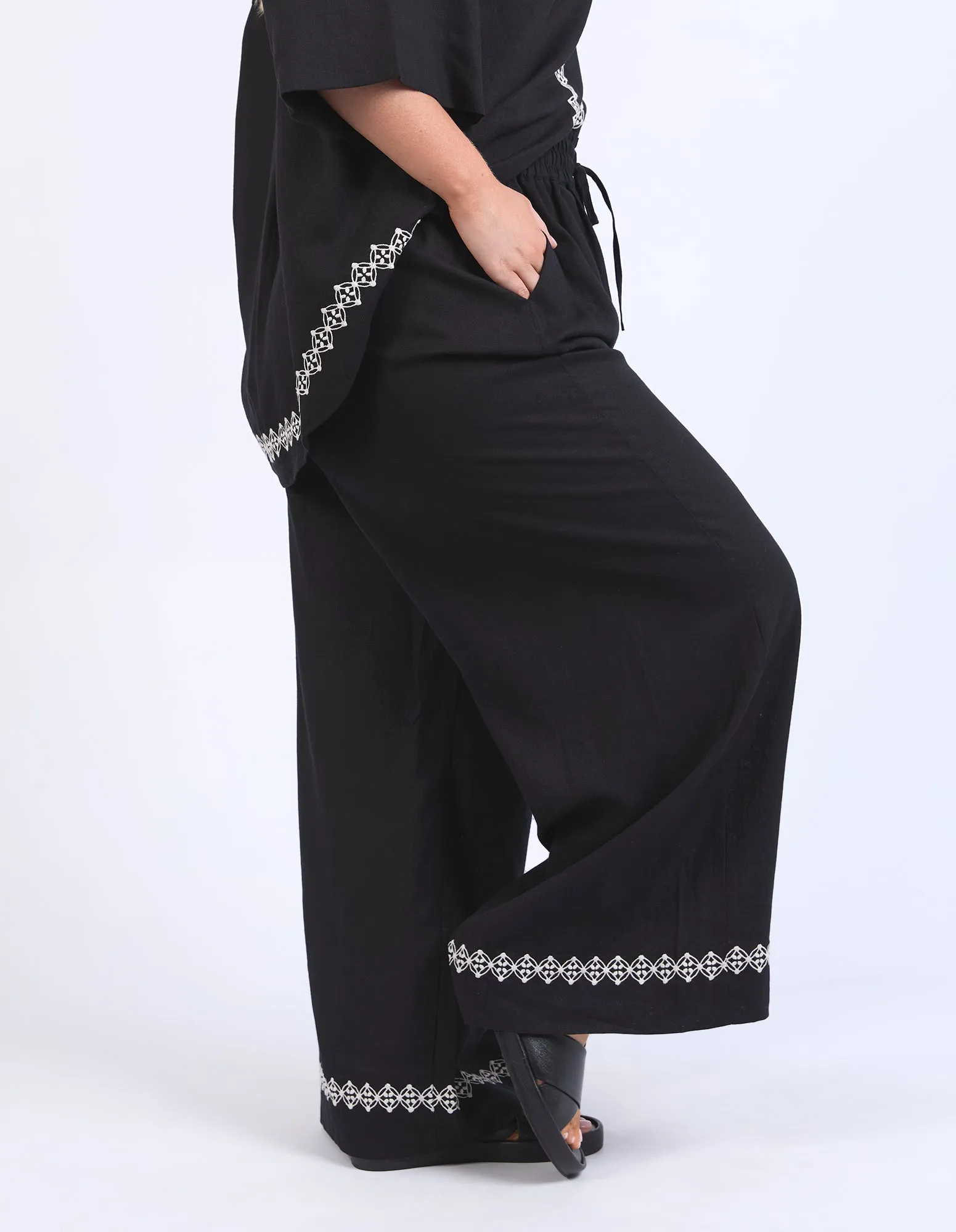 NINA EMBROIDERED PANT || BLACK
