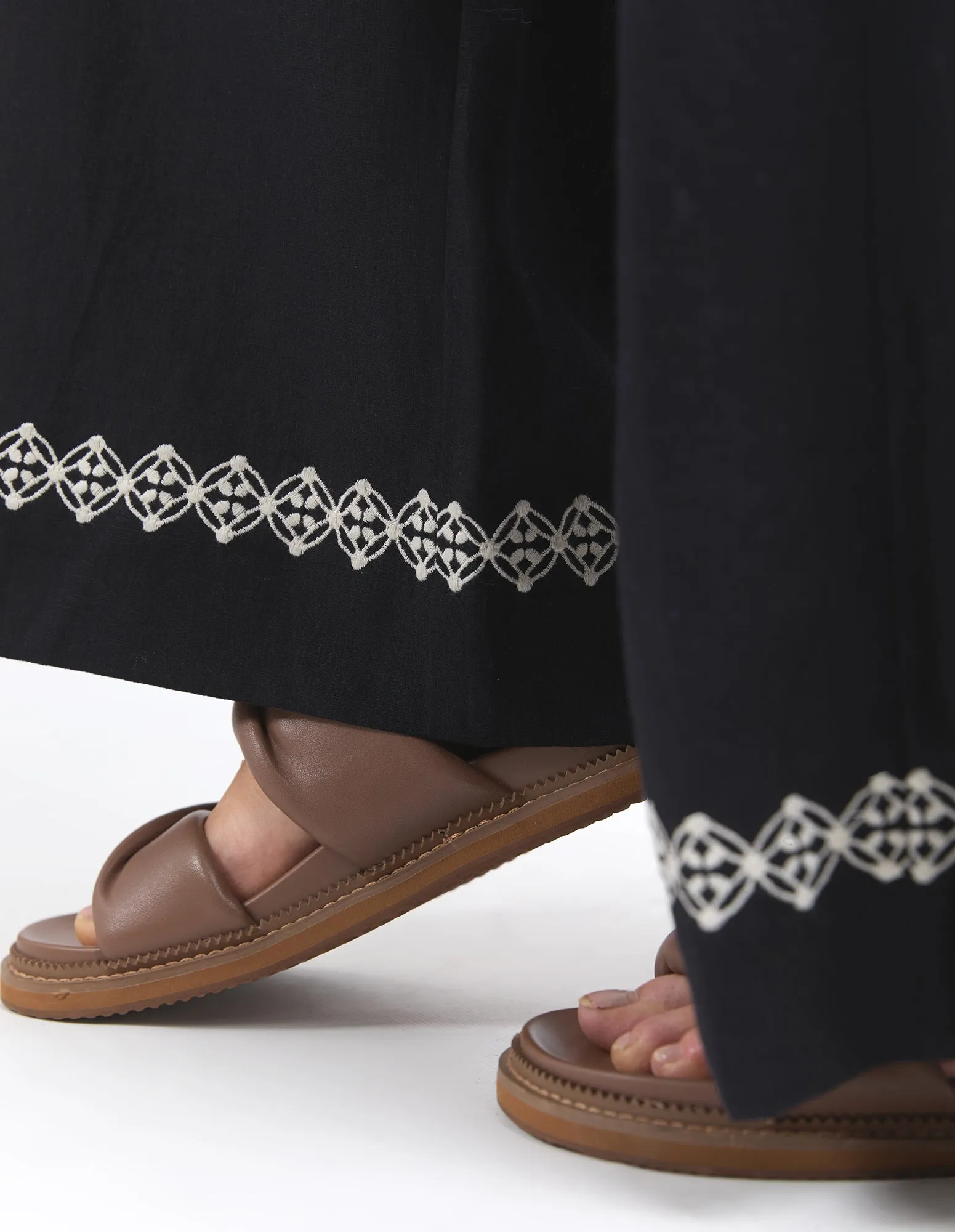 NINA EMBROIDERED PANT || BLACK