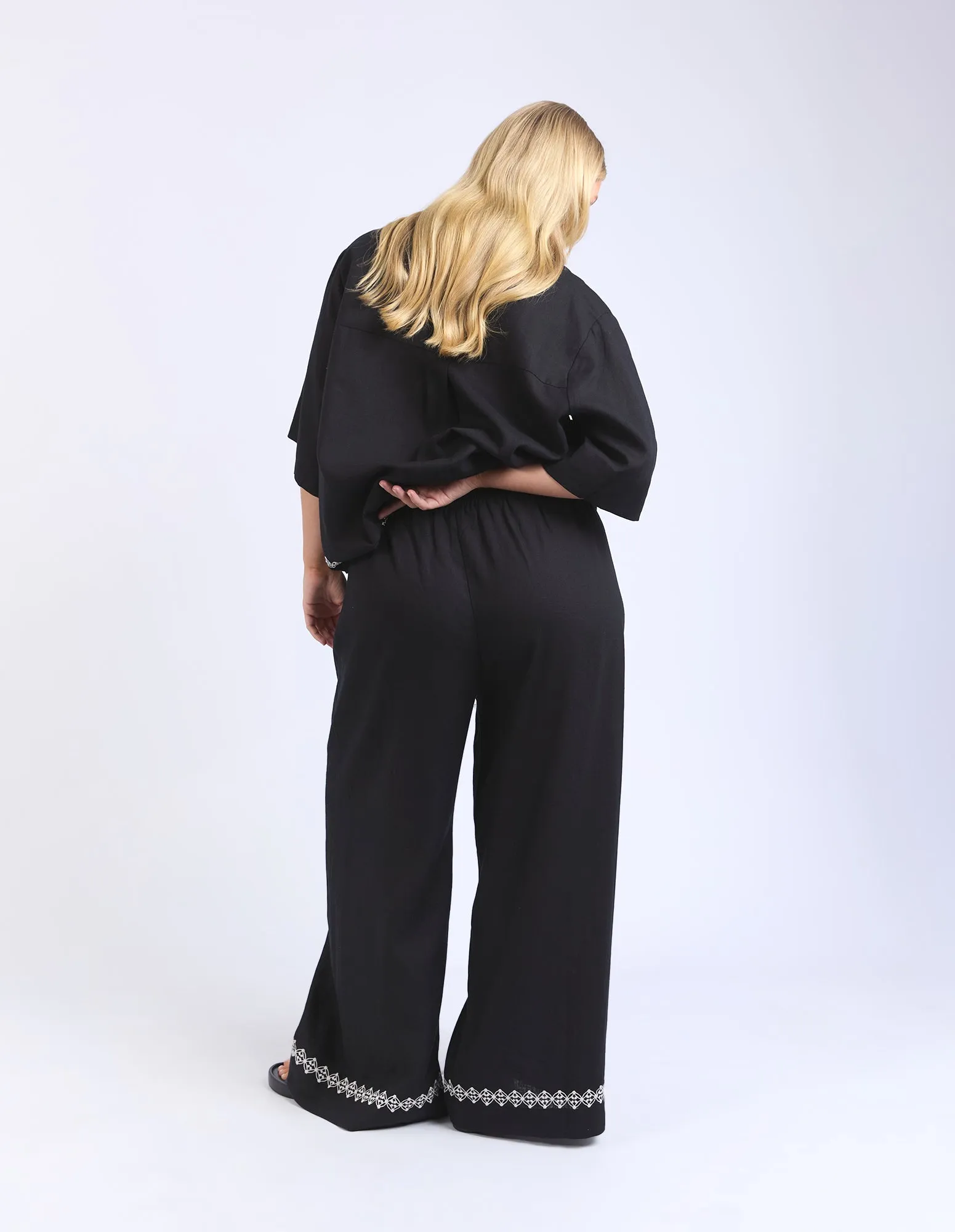 NINA EMBROIDERED PANT || BLACK