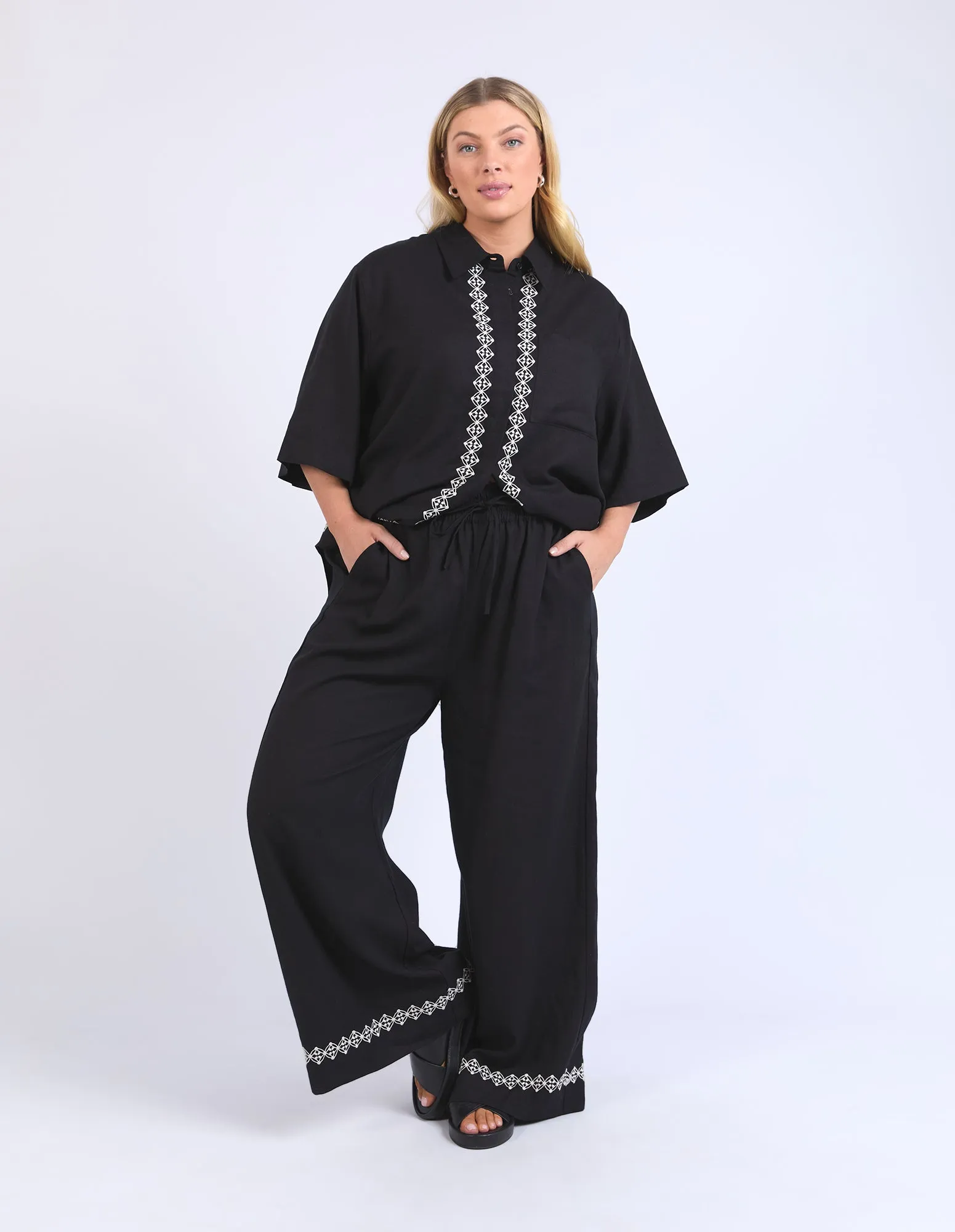 NINA EMBROIDERED PANT || BLACK